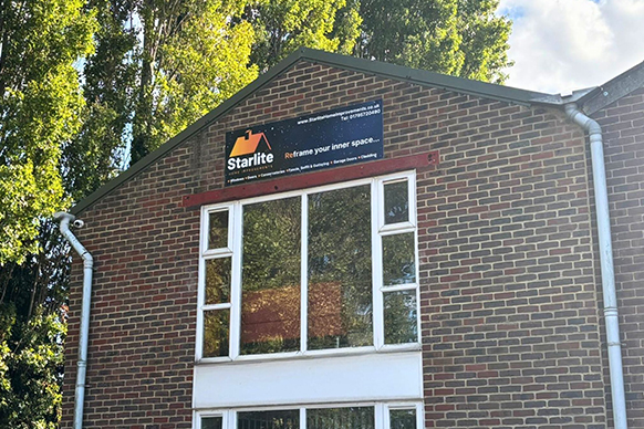 Starlite sign